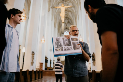 Mity i sekrety starego miasta w Monachiumw języku angielskim
