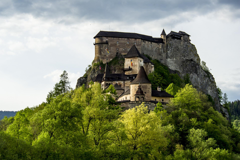 Desde Bratislava: Círculo Dorado Eslovaco - Tour guiado de un díaTour privado del Círculo Dorado