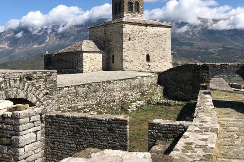 Excursion d'une journée à Gjirokastra et Blue Eye depuis Tirana