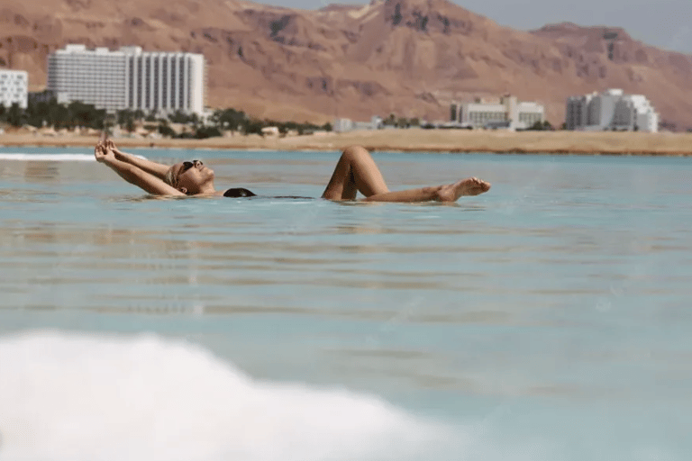 Tel Aviv: Halbtägiger Gruppenausflug zum Privatstrand am Toten MeerTel Aviv: Halbtägiger privater Gruppenausflug zum Toten Meer