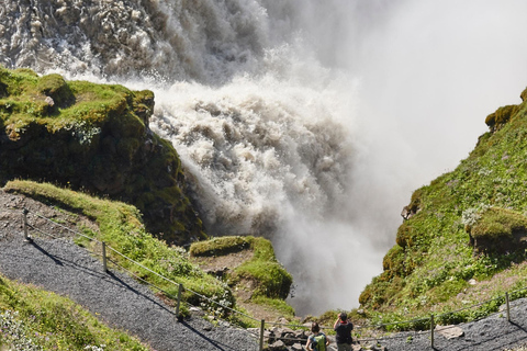 Reykjavik: Golden Circle & Waterfalls in Chinese冰岛黄金圈中文一日团 黄金圈一日游（含12号巴士站免费接送）