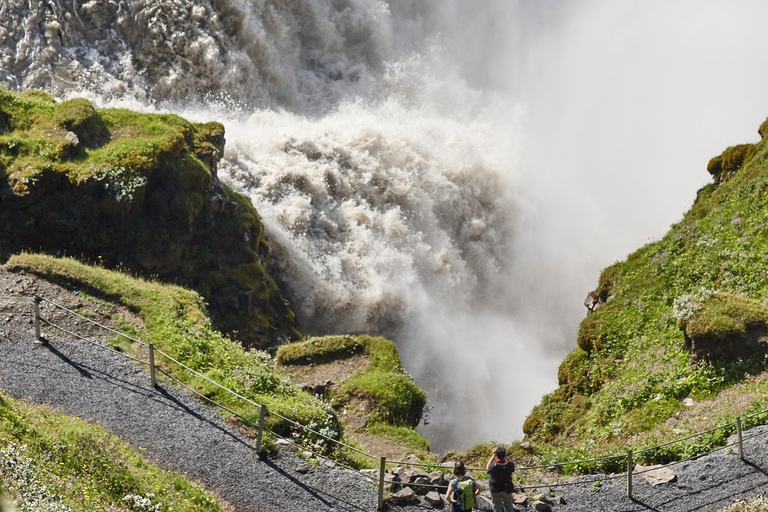Reykjavik: Golden Circle & Waterfalls in Chinese冰岛黄金圈中文一日团 黄金圈一日游（含12号巴士站免费接送）