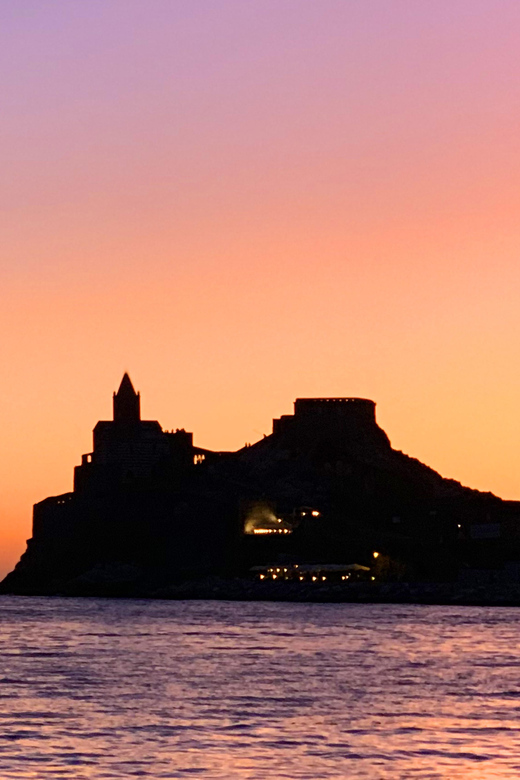 Cinque Terre: Sunset boat tour with aperitifs