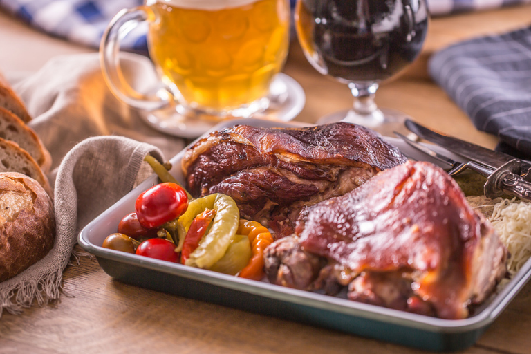 Bratislava: Traditional Dinner, Pub Crawl & Nightclub Entry