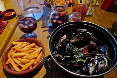 Sète: Boat ride and typical meal at the restaurant Sète: Boat ride and typical meal at a restaurant