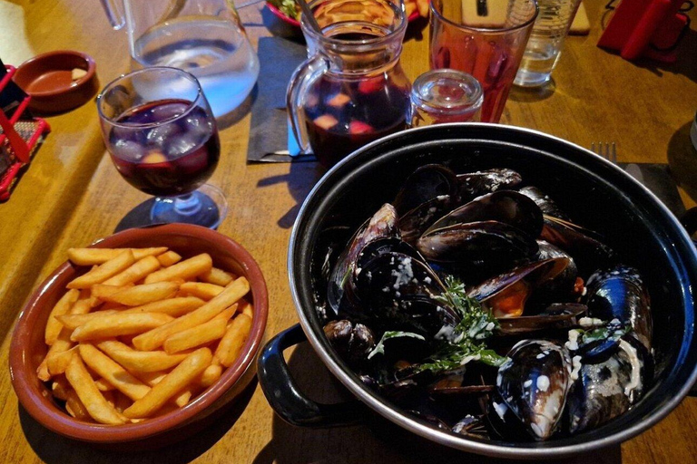 Sète: Boat ride and typical meal at the restaurant Sète: Boat ride and typical meal at a restaurant