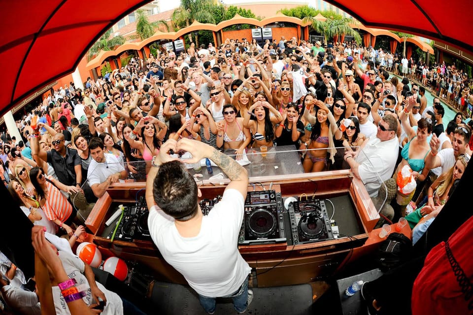 Las Vegas: Skip-the-Line Pool Party Tour GetYourGuide