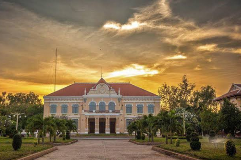 From Siem Reap to Battambang & Sunset at Bat Cave 1 day trip