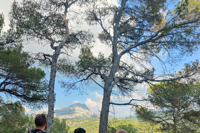 From Tholonet to the Bibémus quarries: Cézanne Hike