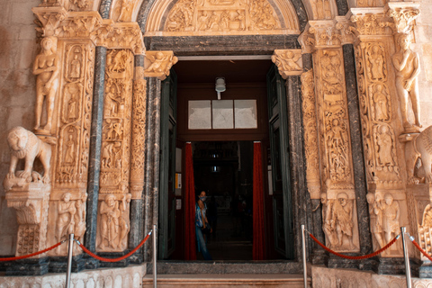 Split: Private tour to Salona, Vitturi castle and Trogir