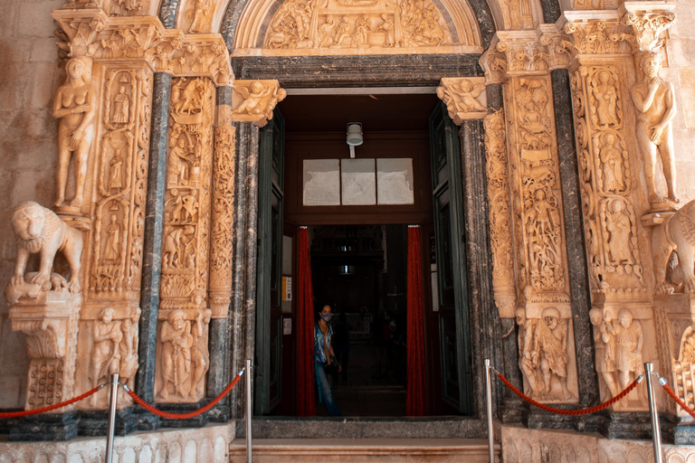 Split: Private tour to Salona, Vitturi castle and Trogir