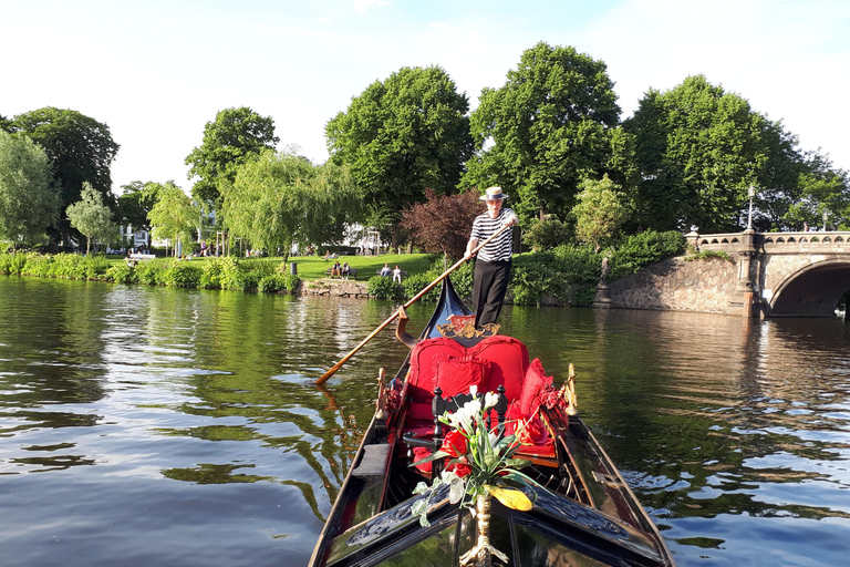 Hamburg: Alster Lake public Tour in a Real Venetian Gondola