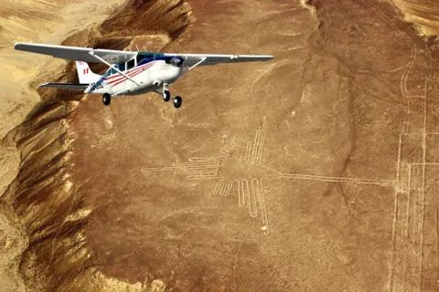 Depuis Lima : Enigmatiques lignes de Nazca, visite de Huacachina avec coucher de soleil