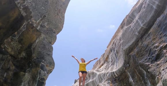 From Muscat: Wadi Al Huqain and Al Hazm Castle Day Trip