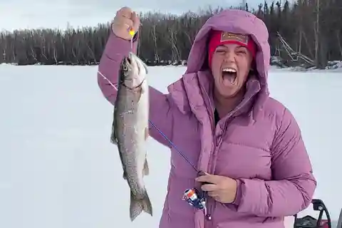 Anchorage: Ice Fishing Trip With Transportation
