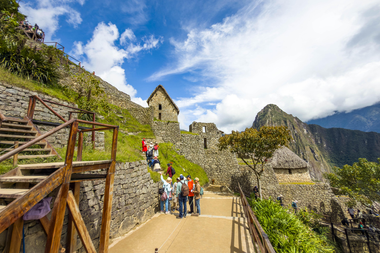 Machu Picchu: Circuit 2A (Classic Route) + Bus & Local Guide Last-Minute: Circuit 3B with Guide Included