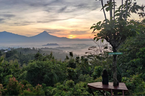 Yogyakarta: Borobudur Temple & Setumbu Hill Sunrise Tour