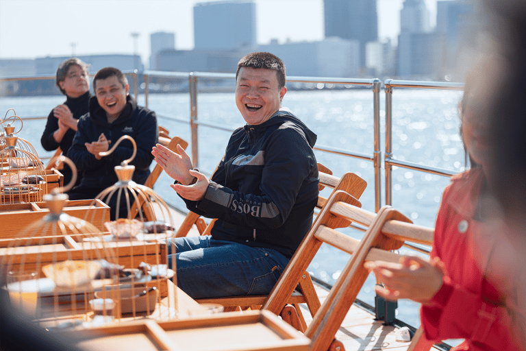 Tokio: Yakatabune Dinner Cruise met Japanse Show & Drankjes