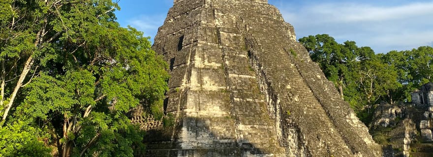 Visite guidée de groupe à Tikal depuis Flores