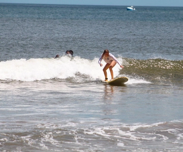 Lezione privata o di gruppo di surf di 2 ore a Tamarindo Beach