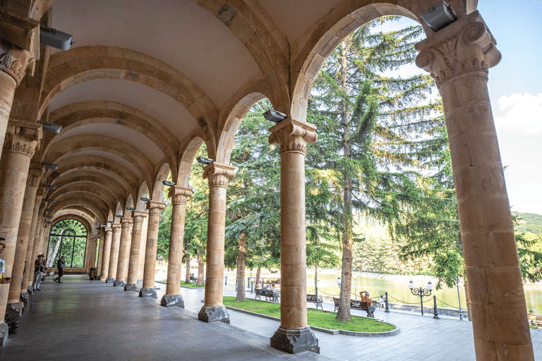 Yerevan: Khor Virap, Noravank, Areni & Jermuk Tour