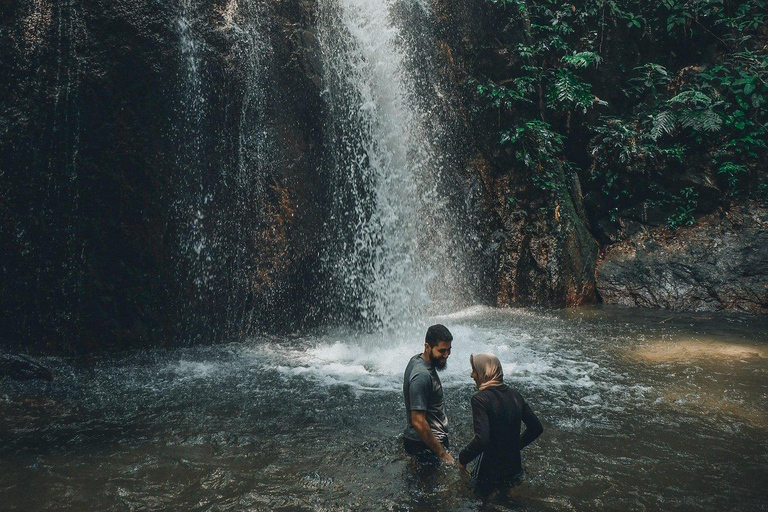 Kuala Lumpur: Waterfall Hike and Wildlife Spotting