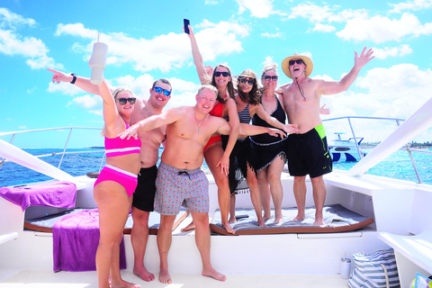 Catamarán privado Crusie, snorkel, almuerzo y tobogán acuáticoVisita privada exclusiva sólo para ti y tu grupo de hasta 95 personas