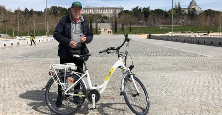 Madrid: Literary Quarter & Retiro Park Electric Bike Tour photo 6