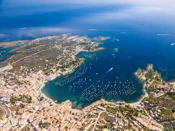 From Roses: Boat trip and visit Cadaqués all day