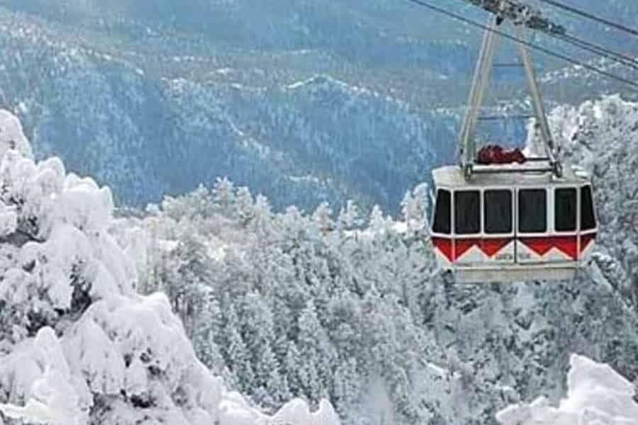 Albuquerque: Sandia Peak Schneeschuh-Tour mit Straßenbahnfahrt. Foto: GetYourGuide Albuquerque: Sandia Peak Schneeschuh-Tour mit Straßenbahnfahrt. Foto: GetYourGuide