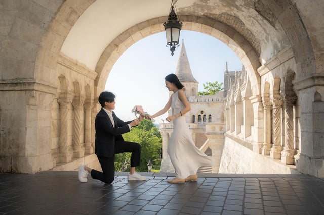 Budapest: Proposal Photos at enchanting Fisherman&#039;s Bastion