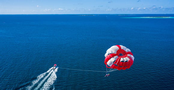 Alicante: Parasailing, Boat Ride & All-Day City Bike Rental