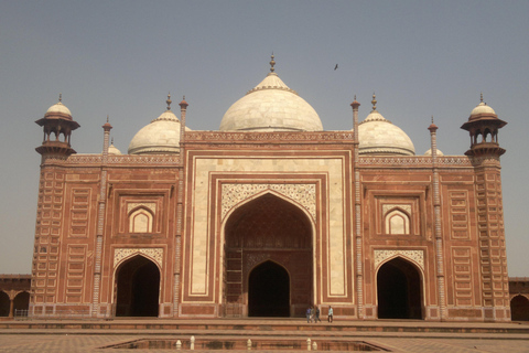 Agra: Taj Mahal tour with guide