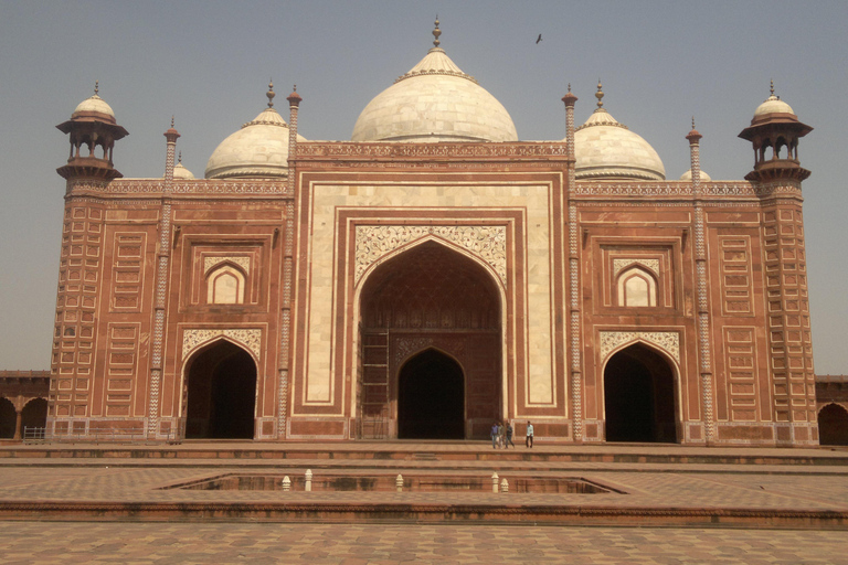 Agra: Taj Mahal tour with guide