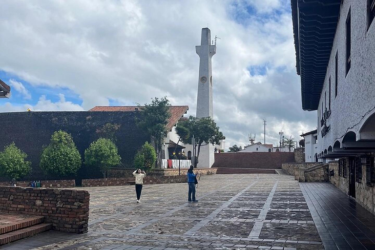 Desde Bogotá: Zipaquirá y Guatavita Los 5 Mejores Sitios Tour GuiadoNUEVO Y MÁS BARATO Visita 5 lugares de interés en Zipaquirá y Guatavita