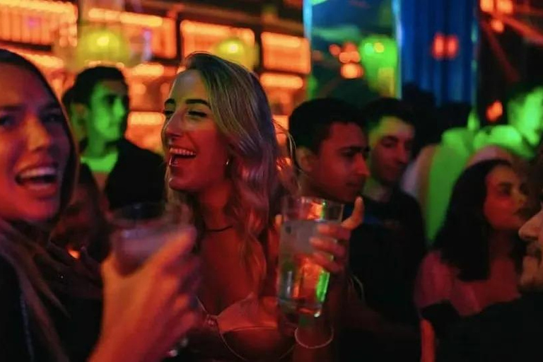 Rotterdam: New Year's Eve Pub Crawl Party and VIP Club Entry