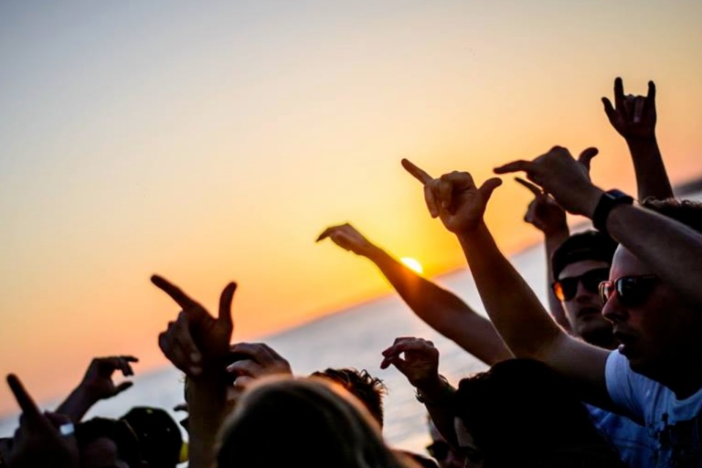 Carthagène : Soirée au coucher du soleil en hors-bord avec open bar et entrée au club