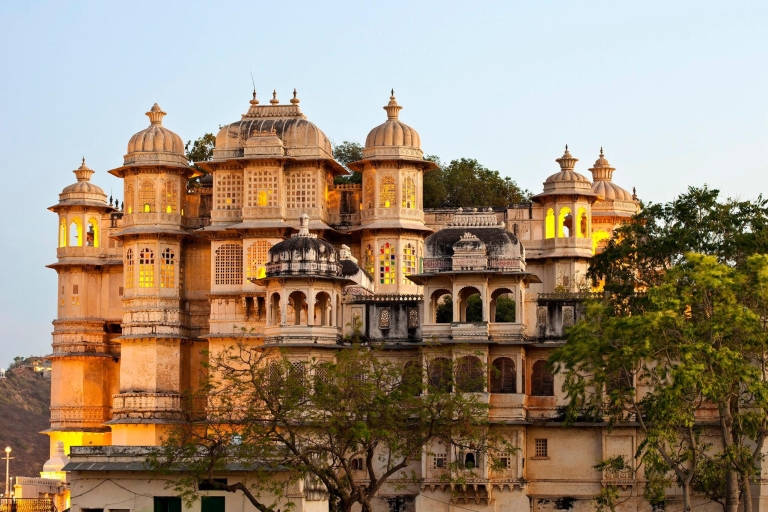 7-tägige Golden Triangle Jodhpur Udaipur Tour ab DelhiDiese Option beinhaltet ein 4-Sterne-Hotel und Transport + Reiseführer