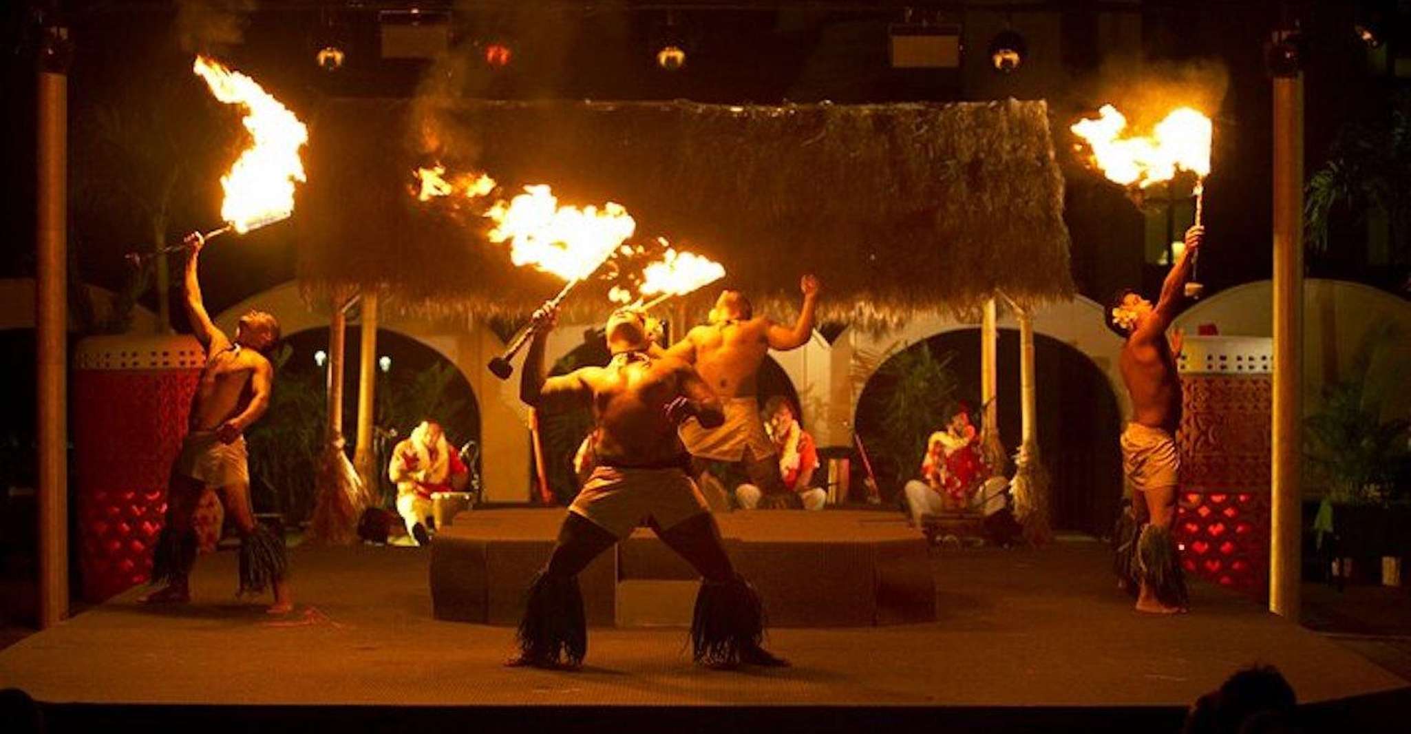 Oahu, Hilton Waikiki Starlight Luau - Housity