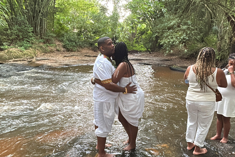 Assin Manso Ancestral Slave River Park och capecoast slott