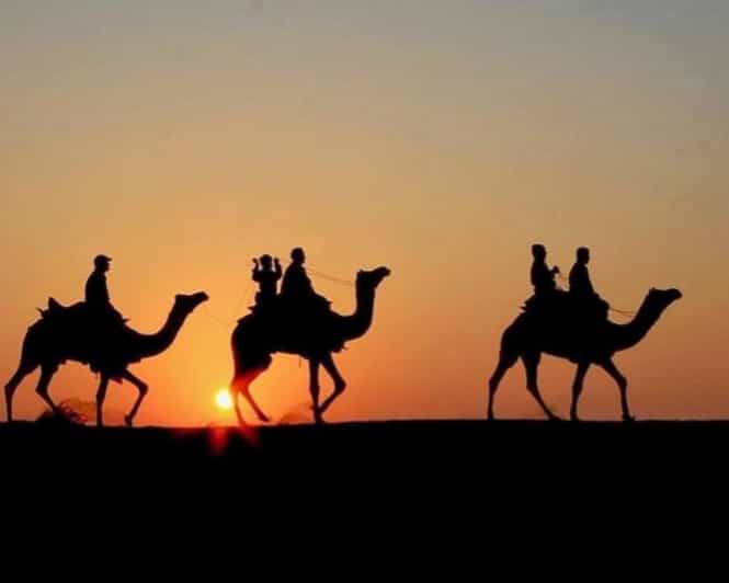 Marrakech : balade à dos de chameau dans le désert d'Agafay, dîner et spectacle de feu - quad