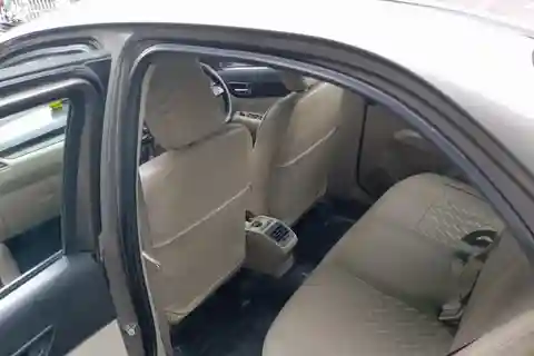 From Pokhara: Luxury Private Car to Kathmandu