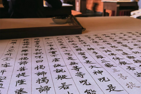 Shanghai: Jade Buddha Temple and Local Food Tour