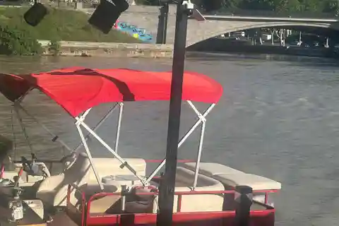 TBILISI: Private, exclusive Boat Ride & with Welcome Drink