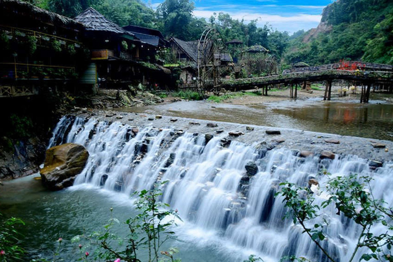 Da Hanoi: Tour di due giorni a Sapa con visita al Picco FansipanSa Pa: tour della città e della cima del Fan Si Pan da Hanoi