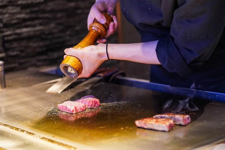 Tour gastronomico con abbinamento di manzo Wagyu e sake a TokyoTour del Wagyu e del sake di Ginza