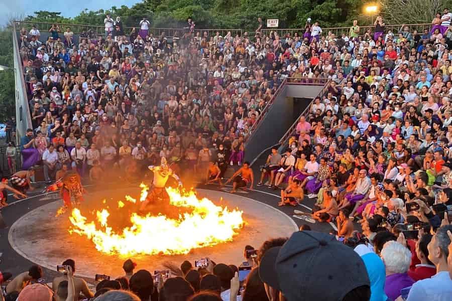 Ticket für den Eintritt in den Uluwatu-Tempel & die Kecak-Feuertanz-Show bei Sonnenuntergang. Foto: GetYourGuide Ticket für den Eintritt in den Uluwatu-Tempel & die Kecak-Feuertanz-Show bei Sonnenuntergang. Foto: GetYourGuide