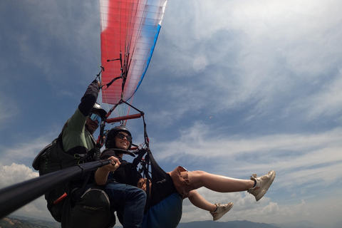 Paragliden boven Medellin in San Felix een geweldige ervaring