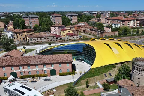 Från Bologna: Enzo Ferrari-upplevelse i Modena med lunch