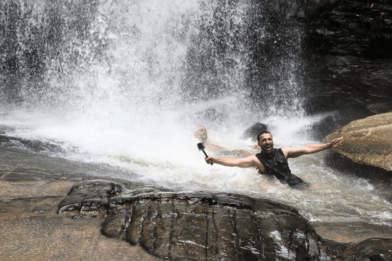 Przygoda w Chiang Mai na quadach | Tajemniczy wodospad i spływ bambusową tratwą2 MIEJSCA – 1 godzina jazdy quadem | Tajemniczy wodospad, spływ bambusową tratwą i lunch